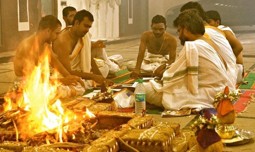 Homas And Ceremonies perfom by hindi pandit in delhi